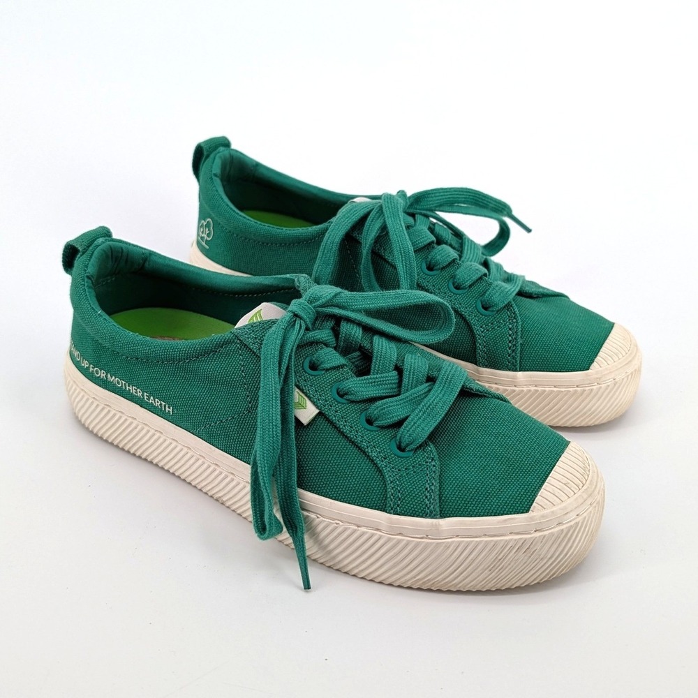 Cariuma OCA Low Green Canvas Sustainable Sneakers Womens 7 Mens 5.5